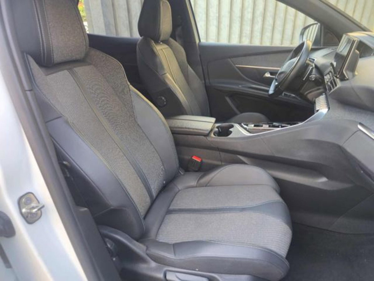 Peugeot 3008 Hybrid4 300 e-EAT8 GT (8)