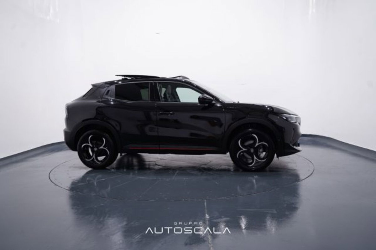 Alfa Romeo Junior 1.2 ibrida Speciale 145cv edct6 (7)