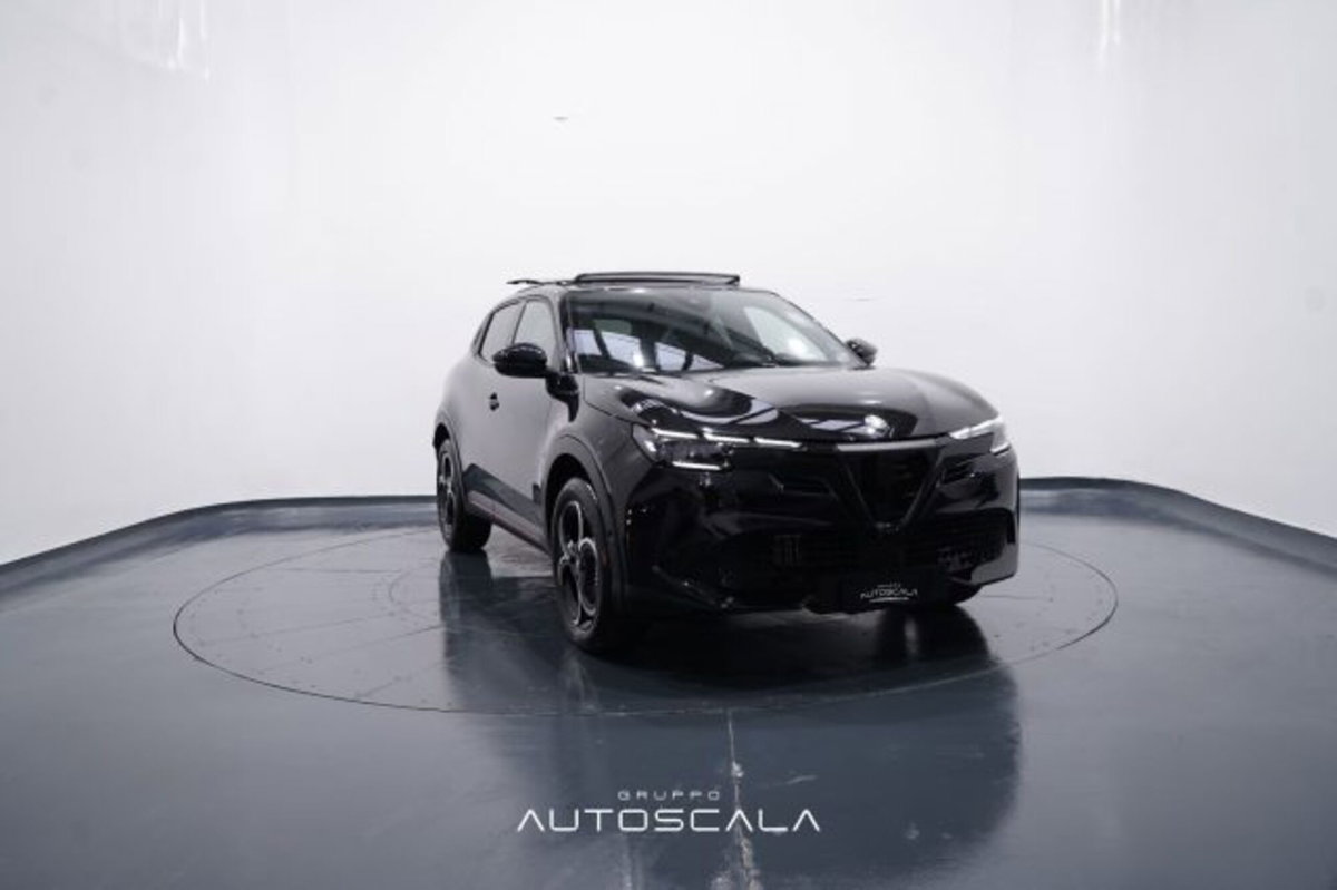 Alfa Romeo Junior 1.2 ibrida Speciale 145cv edct6 (8)