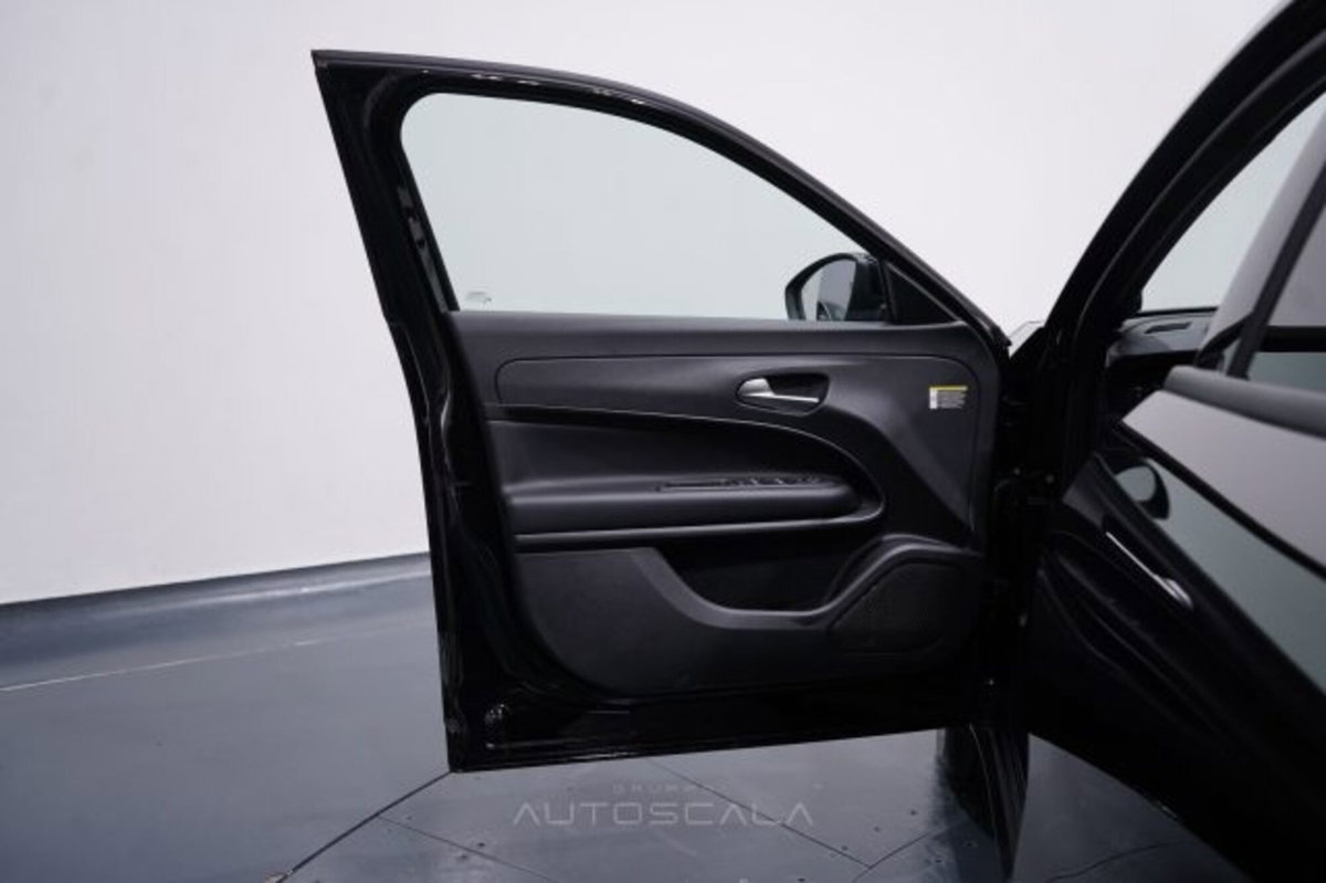 Alfa Romeo Junior 1.2 ibrida Speciale 145cv edct6 (9)