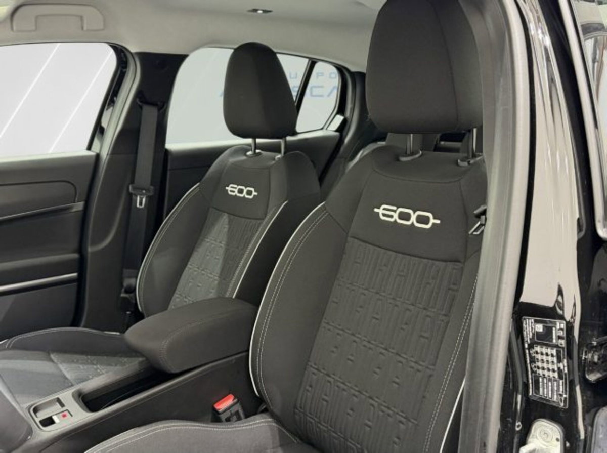 Fiat 600 1.2 hybrid Icon 145cv auto (9)