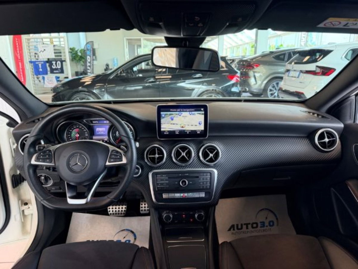 Mercedes-Benz Classe A 200 d Automatic 4Matic Premium (11)