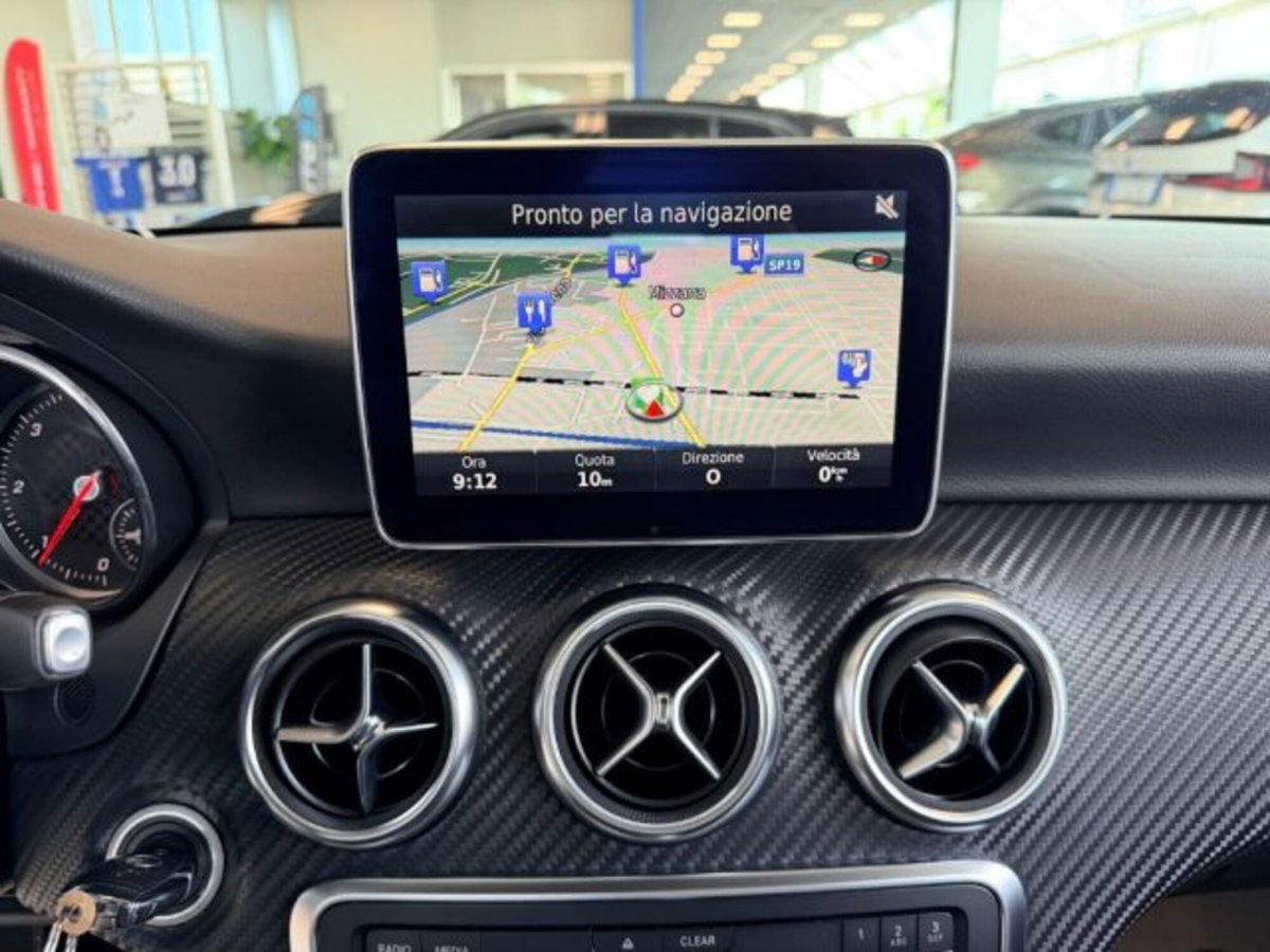 Mercedes-Benz Classe A 200 d Automatic 4Matic Premium (12)