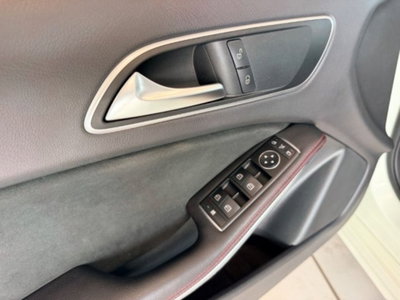 Mercedes-Benz Classe A 200 d Automatic 4Matic Premium (16)