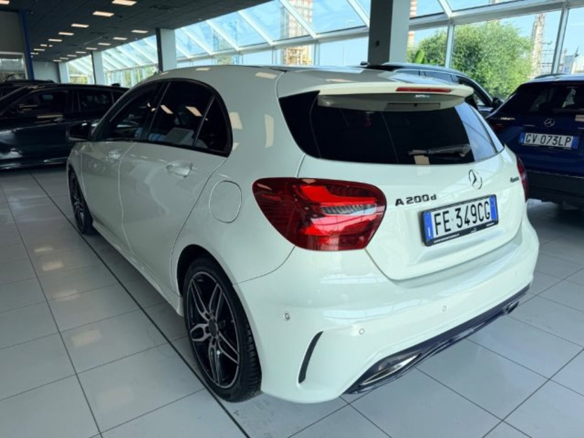 Mercedes-Benz Classe A 200 d Automatic 4Matic Premium (2)