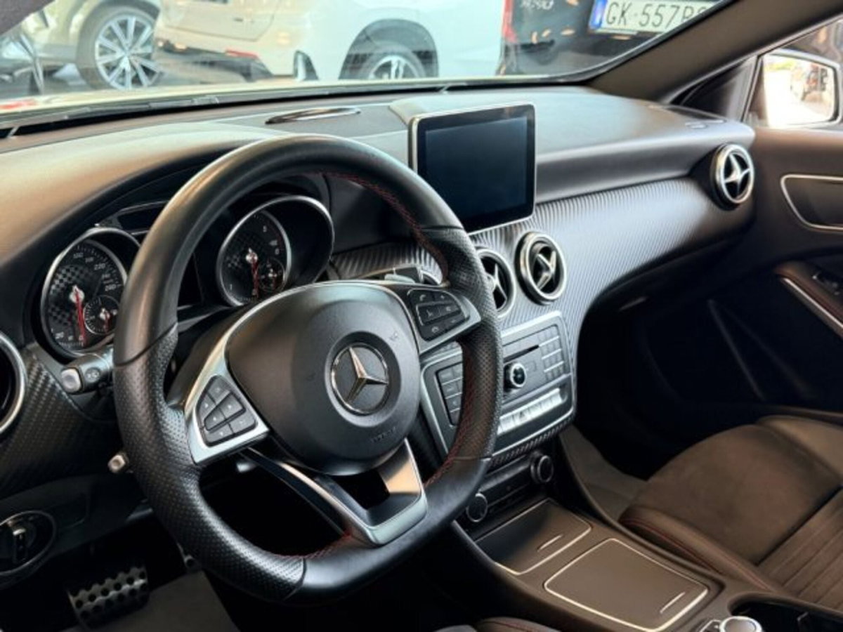 Mercedes-Benz Classe A 200 d Automatic 4Matic Premium (7)