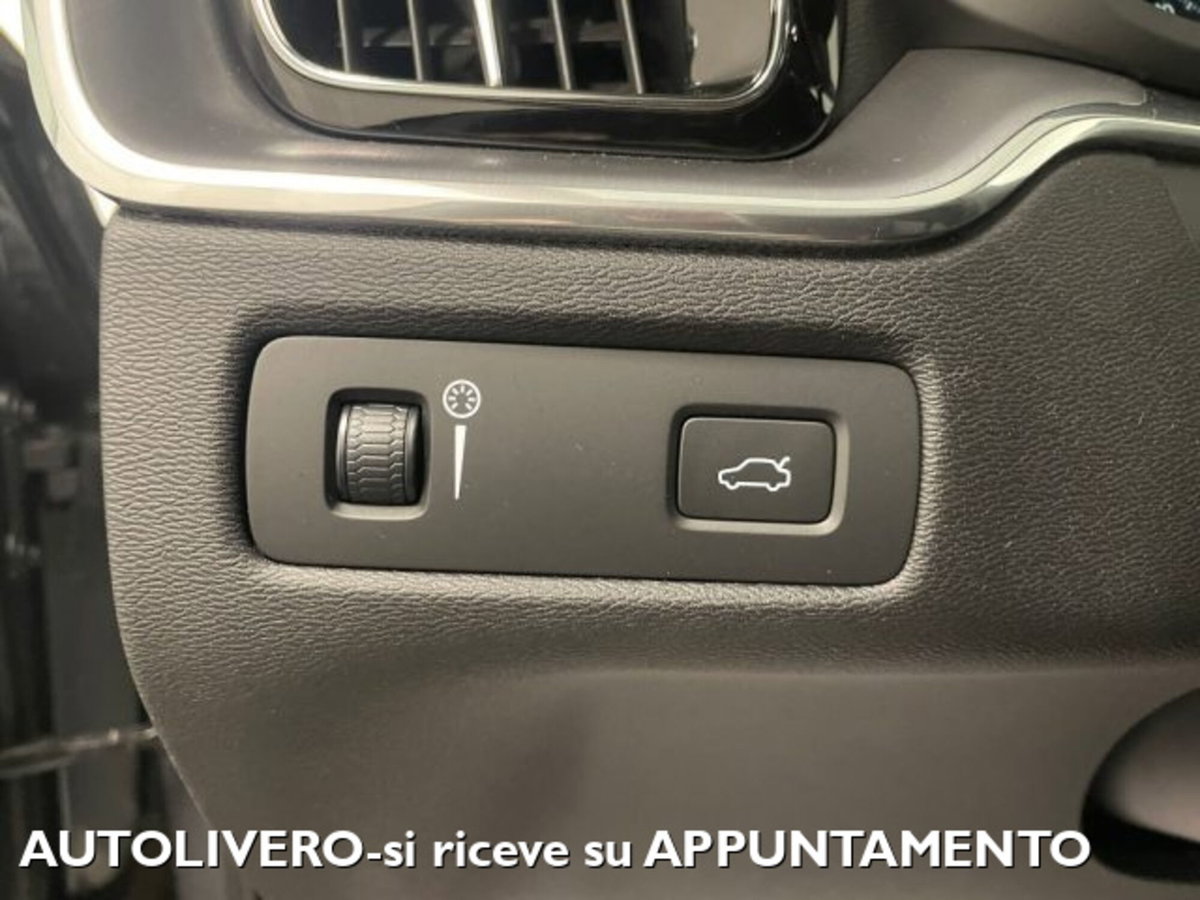 Volvo XC60 B4 (d) AWD Geartronic Momentum N1 (18)