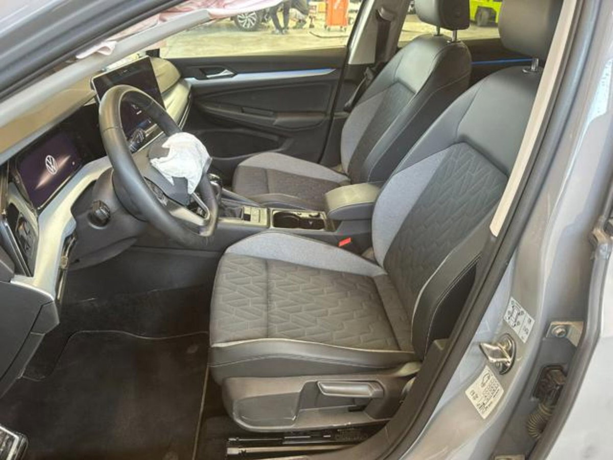 Volkswagen Golf 2.0 TDI SCR Life (11)
