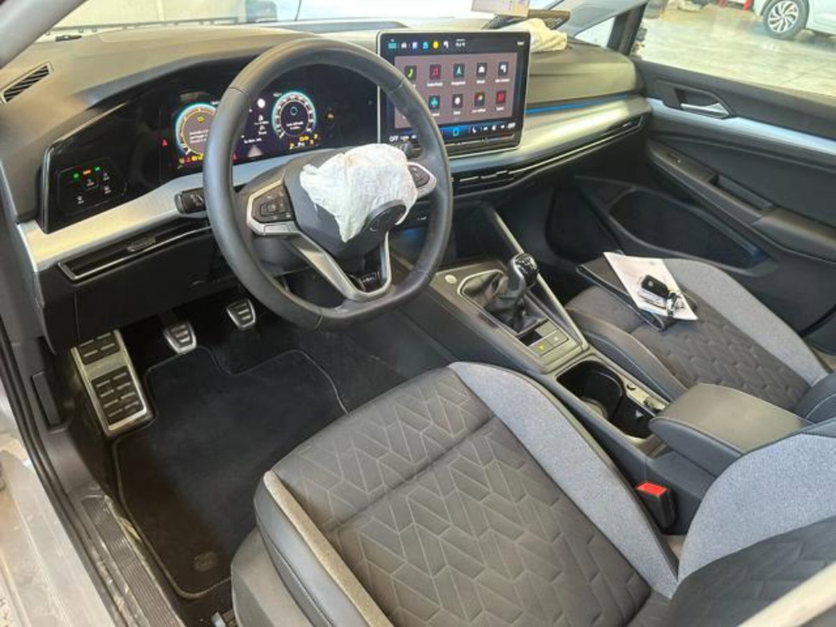 Volkswagen Golf 2.0 TDI SCR Life (13)