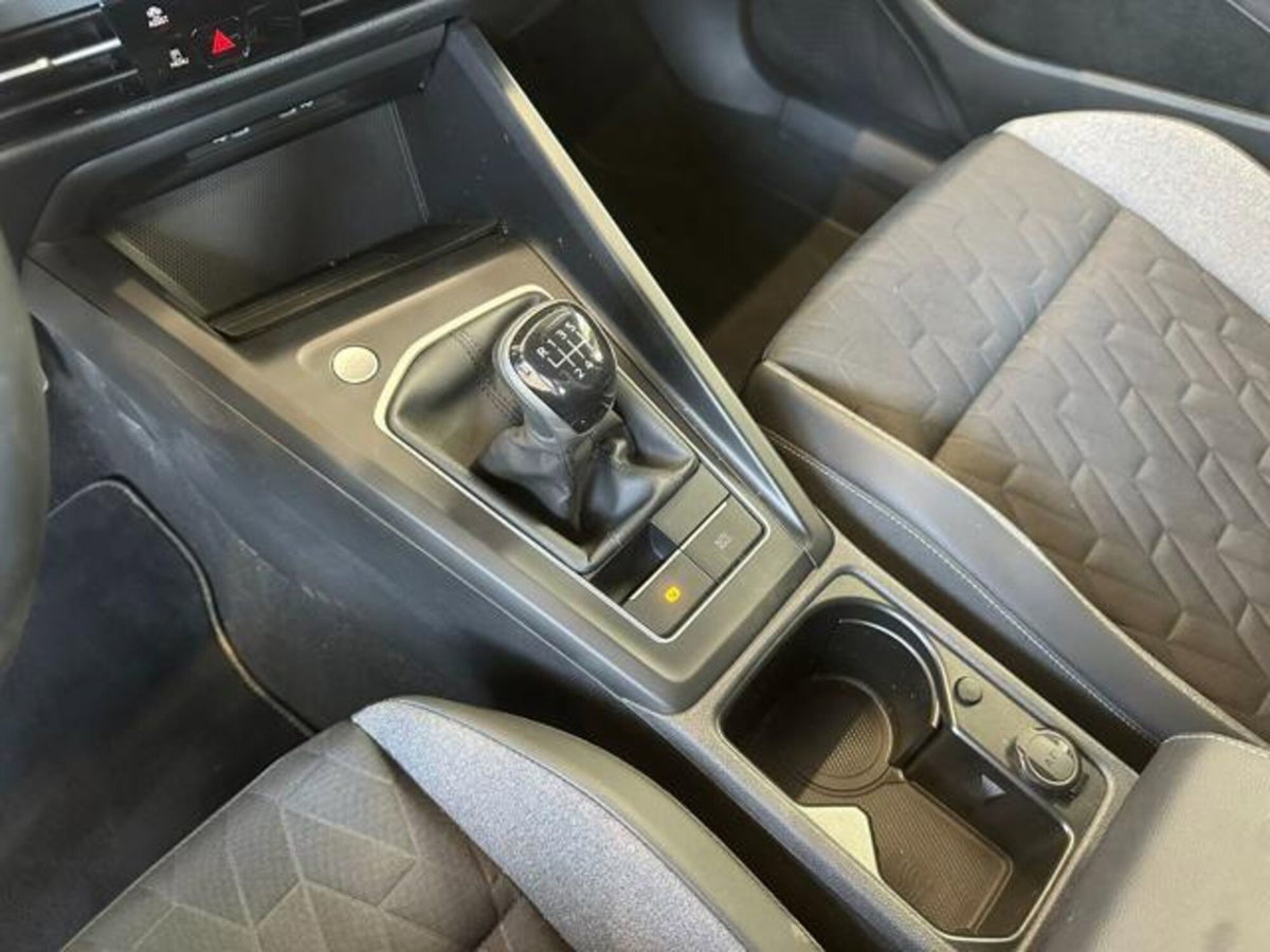Volkswagen Golf 2.0 TDI SCR Life (17)