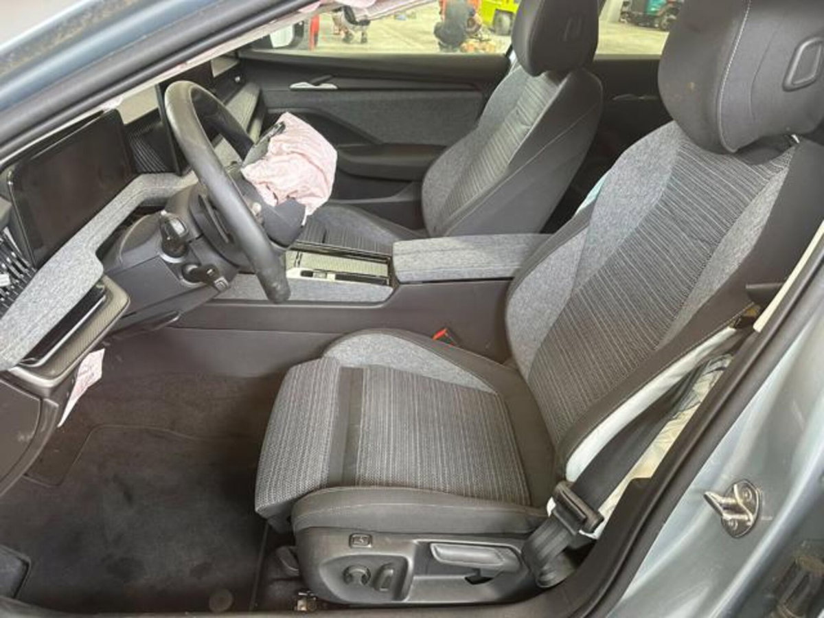 Skoda Superb Station Wagon 2.0 TDI DSG Wagon Style (10)