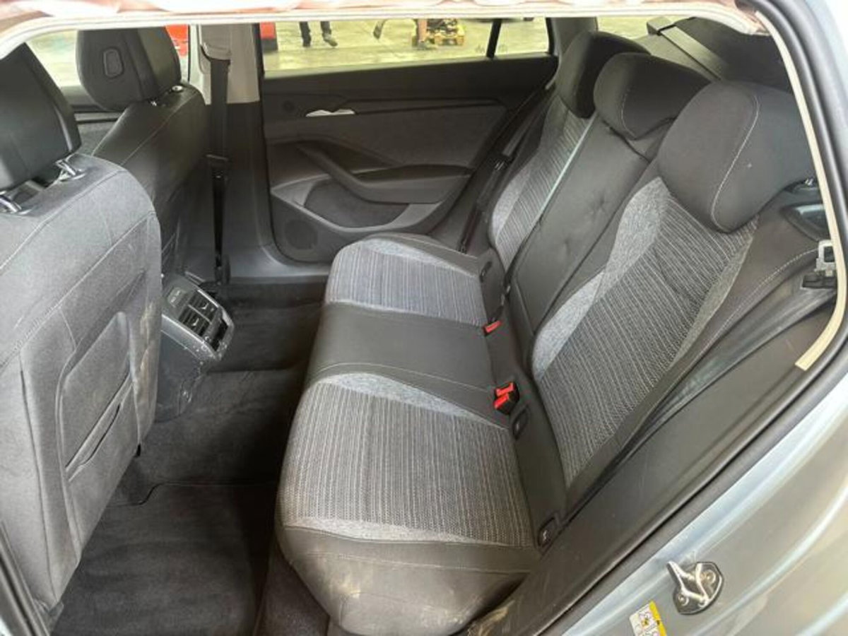 Skoda Superb Station Wagon 2.0 TDI DSG Wagon Style (11)