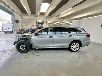 Skoda Superb Station Wagon 2.0 TDI DSG Wagon Style (4)