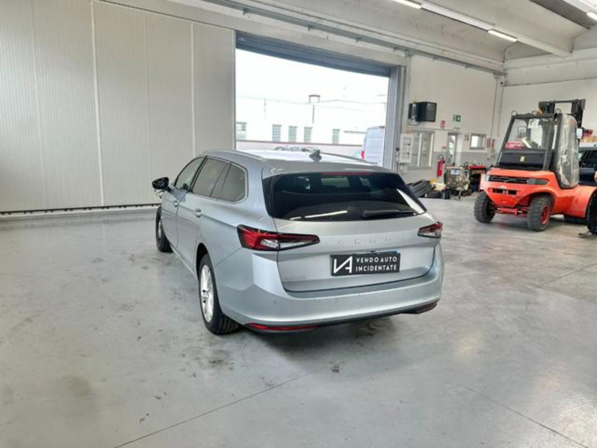 Skoda Superb Station Wagon 2.0 TDI DSG Wagon Style (5)