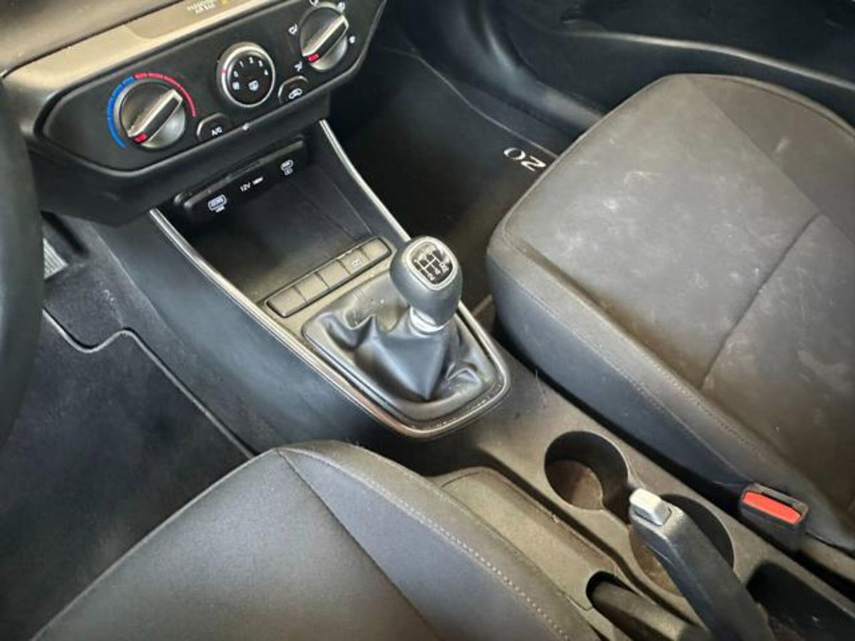 Hyundai i20 1.2 MPI MT GPL ConnectLine (17)