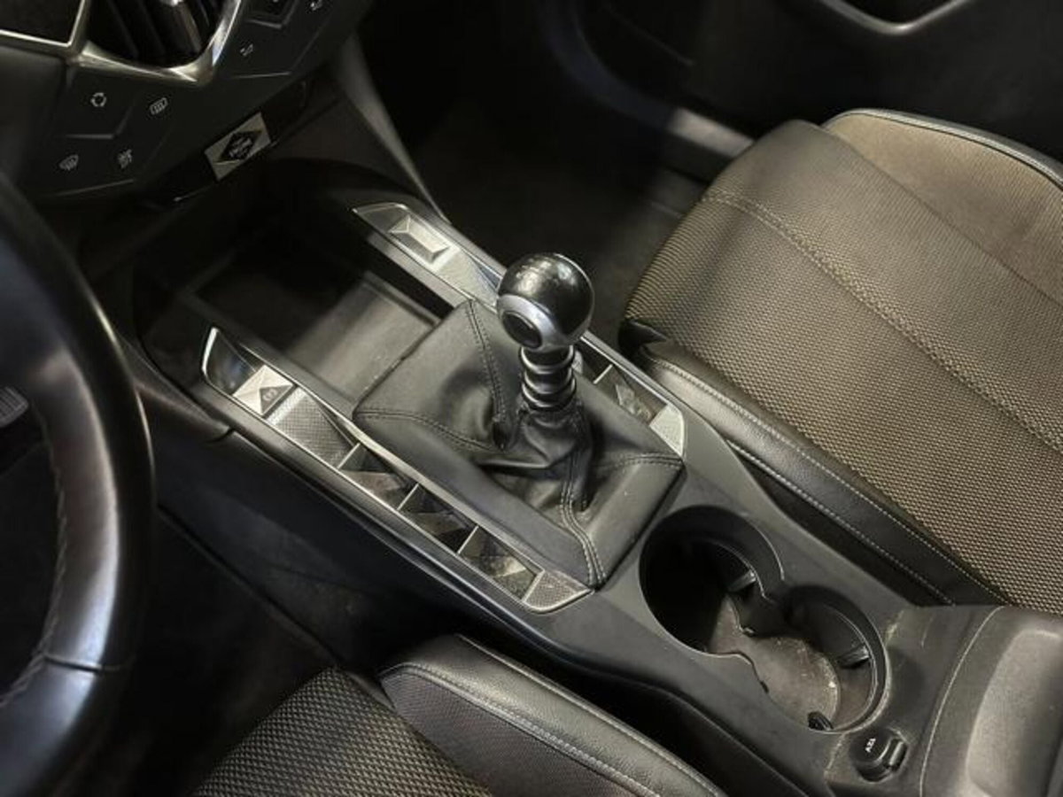 Ds DS 3 DS 3 Crossback PureTech 100 Performance Line (18)