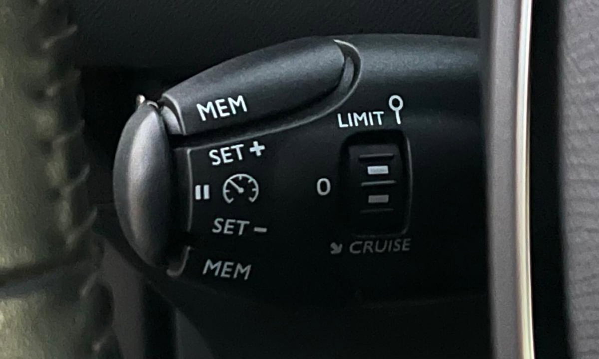 Peugeot 2008 BlueHDi 100 S&S Allure (12)
