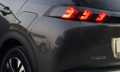 Peugeot 2008 BlueHDi 100 S&S Allure (14)