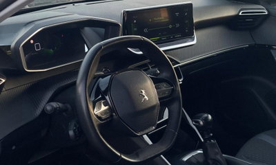 Peugeot 2008 BlueHDi 100 S&S Allure (6)