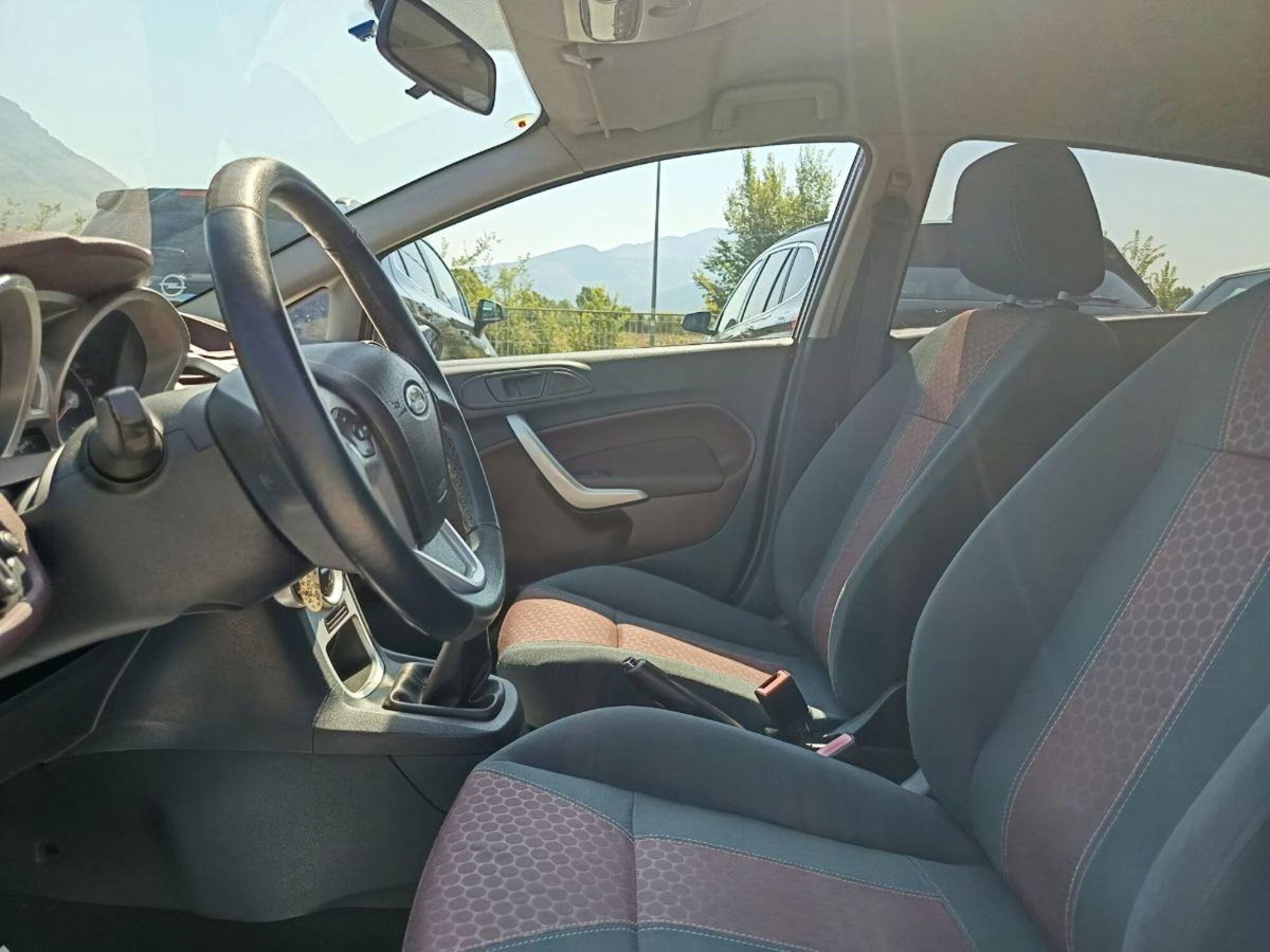 Ford Fiesta 1.2 82 CV 5 porte Titanium (11)