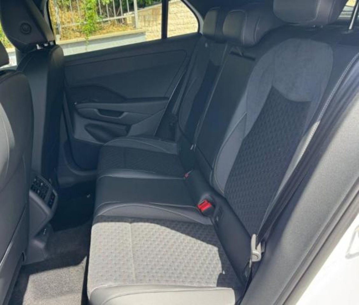 Volkswagen T-Roc 1.5 tsi R-Line dsg (6)