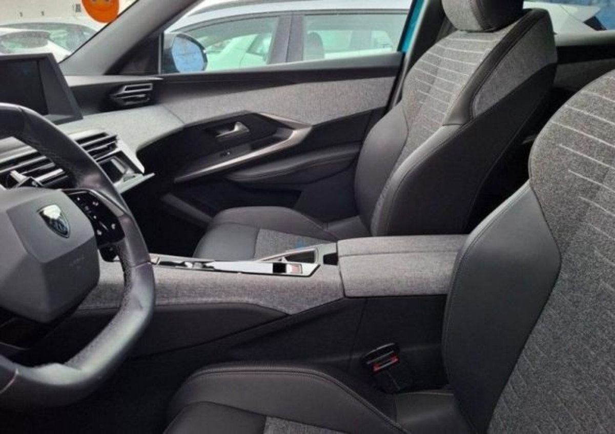 Peugeot 3008 1.2 hybrid Allure 145cv e-dcs6 (2)