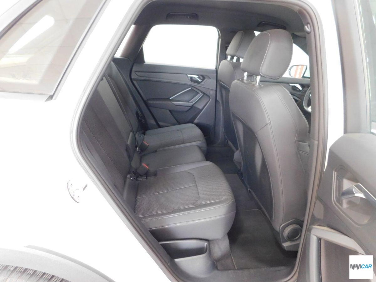 Audi Q3 35 TDI Business (7)
