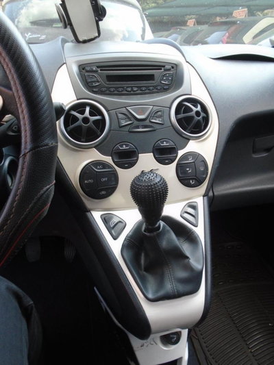 Ford Ka 1.2 8V 69CV Titanium (11)