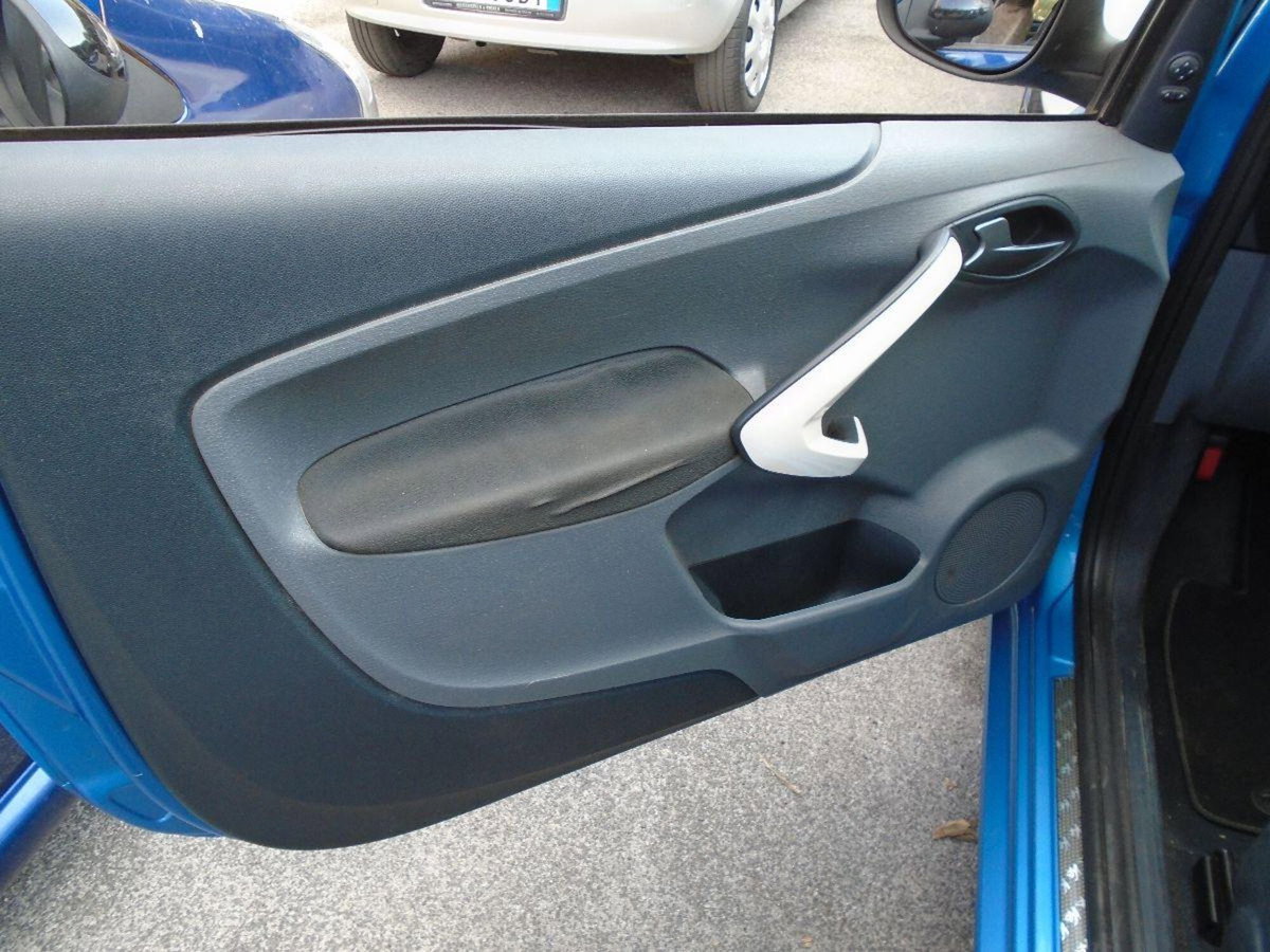 Ford Ka 1.2 8V 69CV Titanium (7)