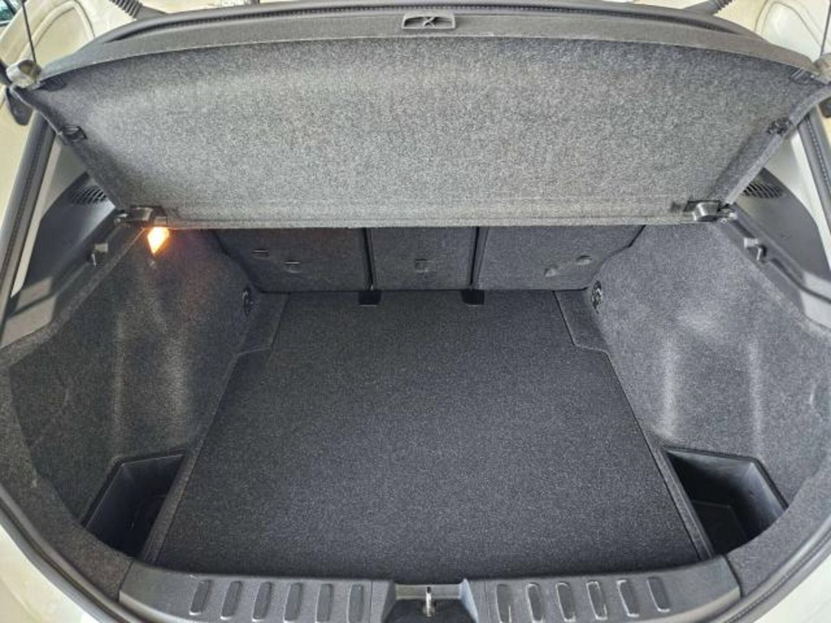 BMW X1 sDrive16d Sport Line (10)