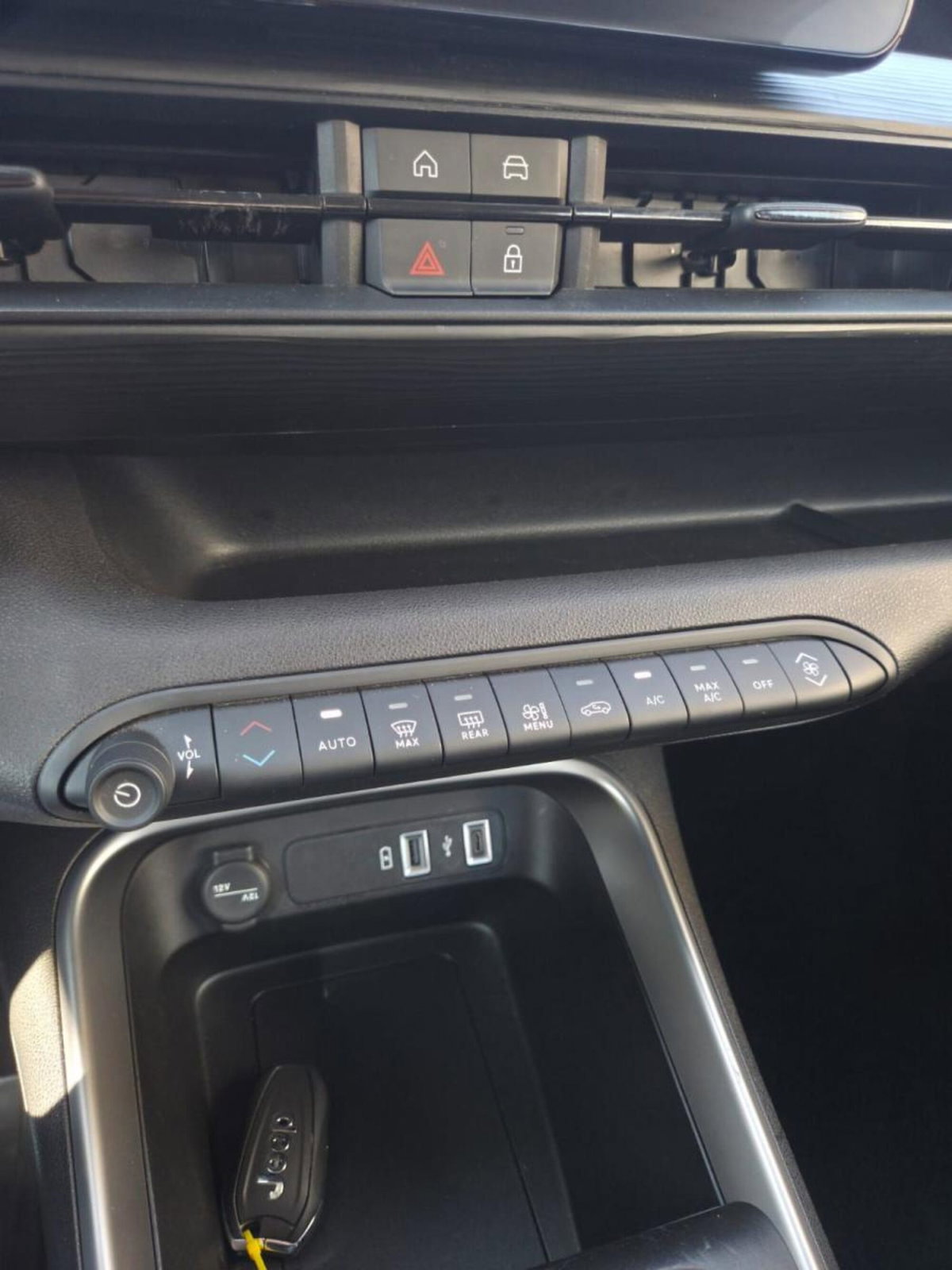 Jeep Avenger 1.2 turbo Altitude fwd 100cv (13)