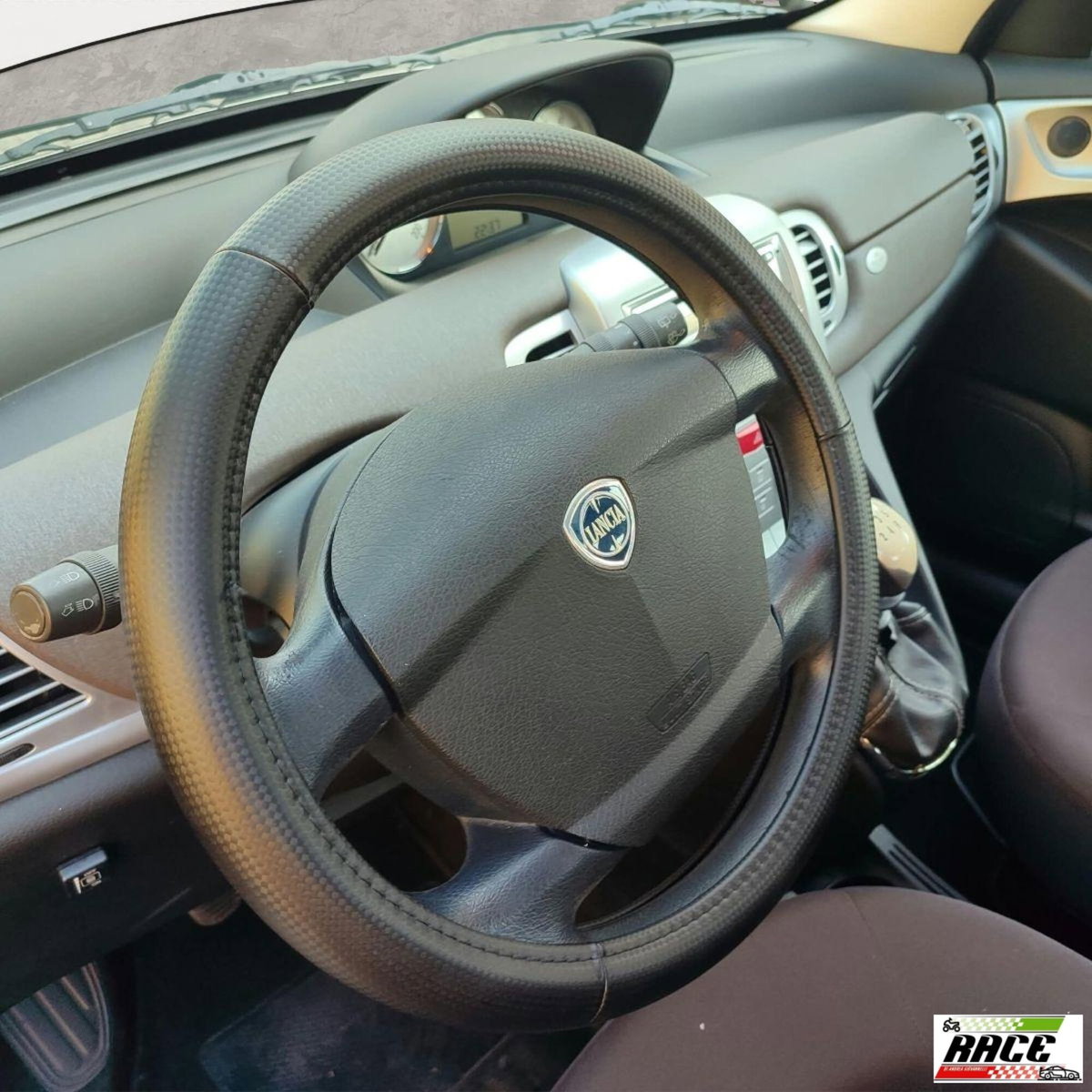 Lancia Ypsilon 1.4 Platino Ecochic GPL (10)