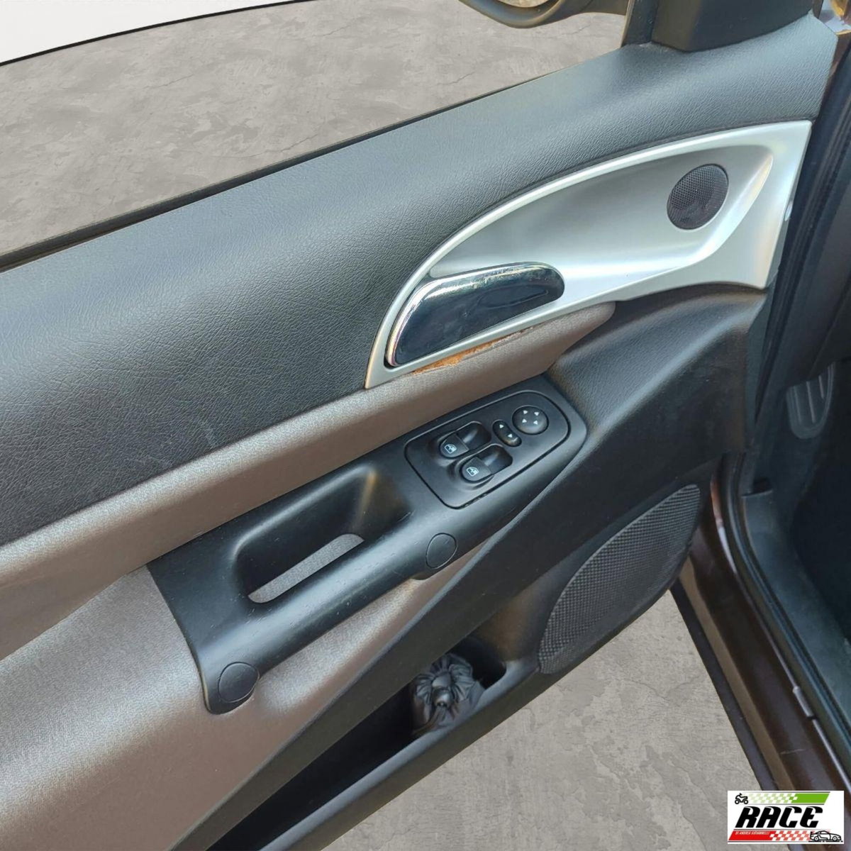 Lancia Ypsilon 1.4 Platino Ecochic GPL (12)