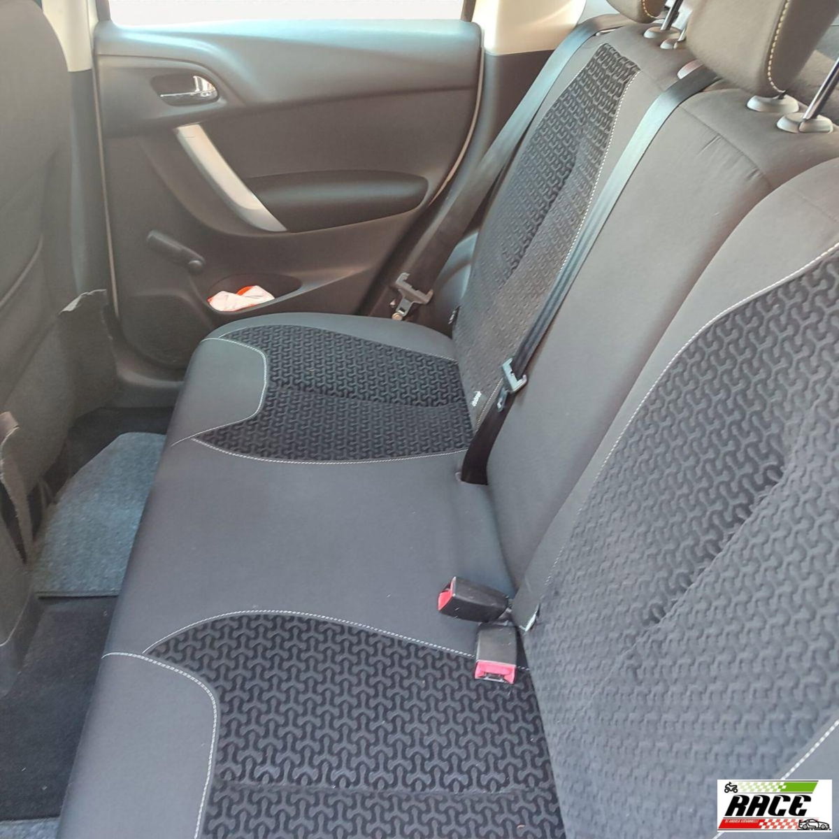 Citroen C3 1.4 HDi 70 FAP Exclusive Style (13)
