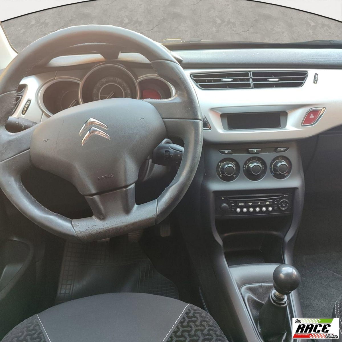 Citroen C3 1.4 HDi 70 FAP Exclusive Style (14)