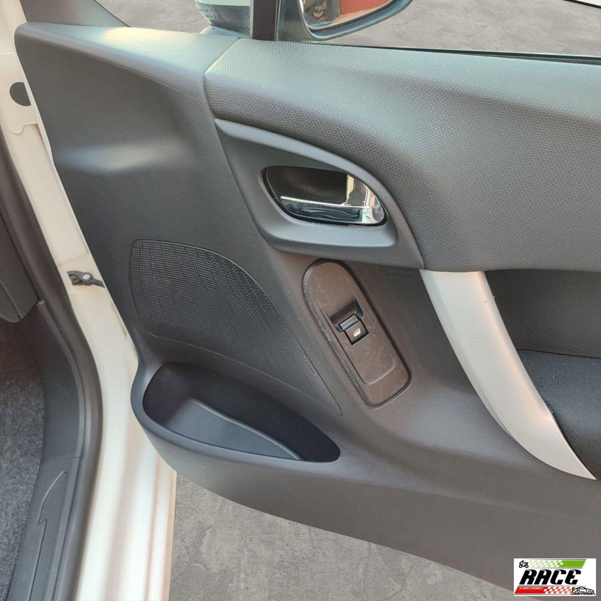 Citroen C3 1.4 HDi 70 FAP Exclusive Style (17)