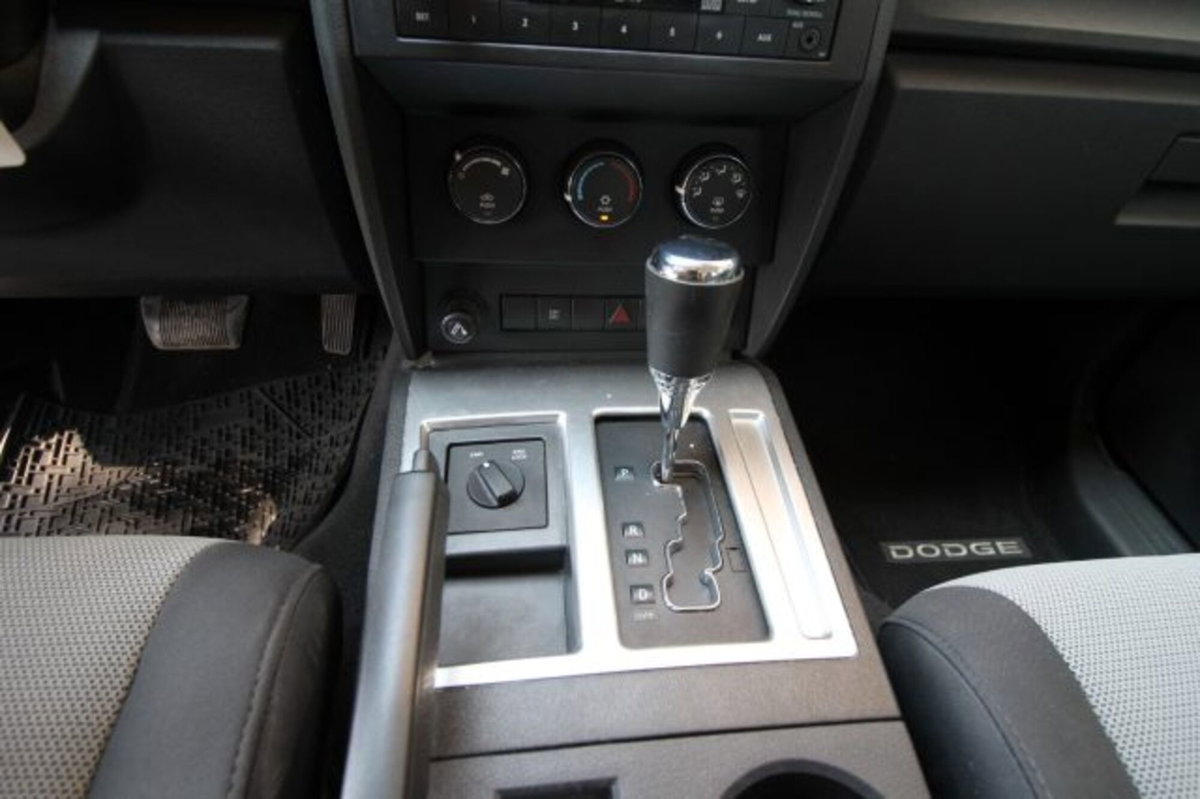 Dodge Nitro 2.8 CRD DPF SXT 4WD (13)