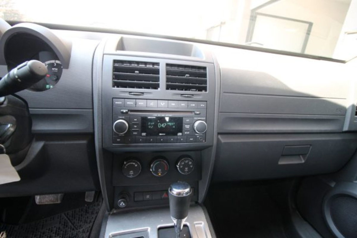 Dodge Nitro 2.8 CRD DPF SXT 4WD (14)