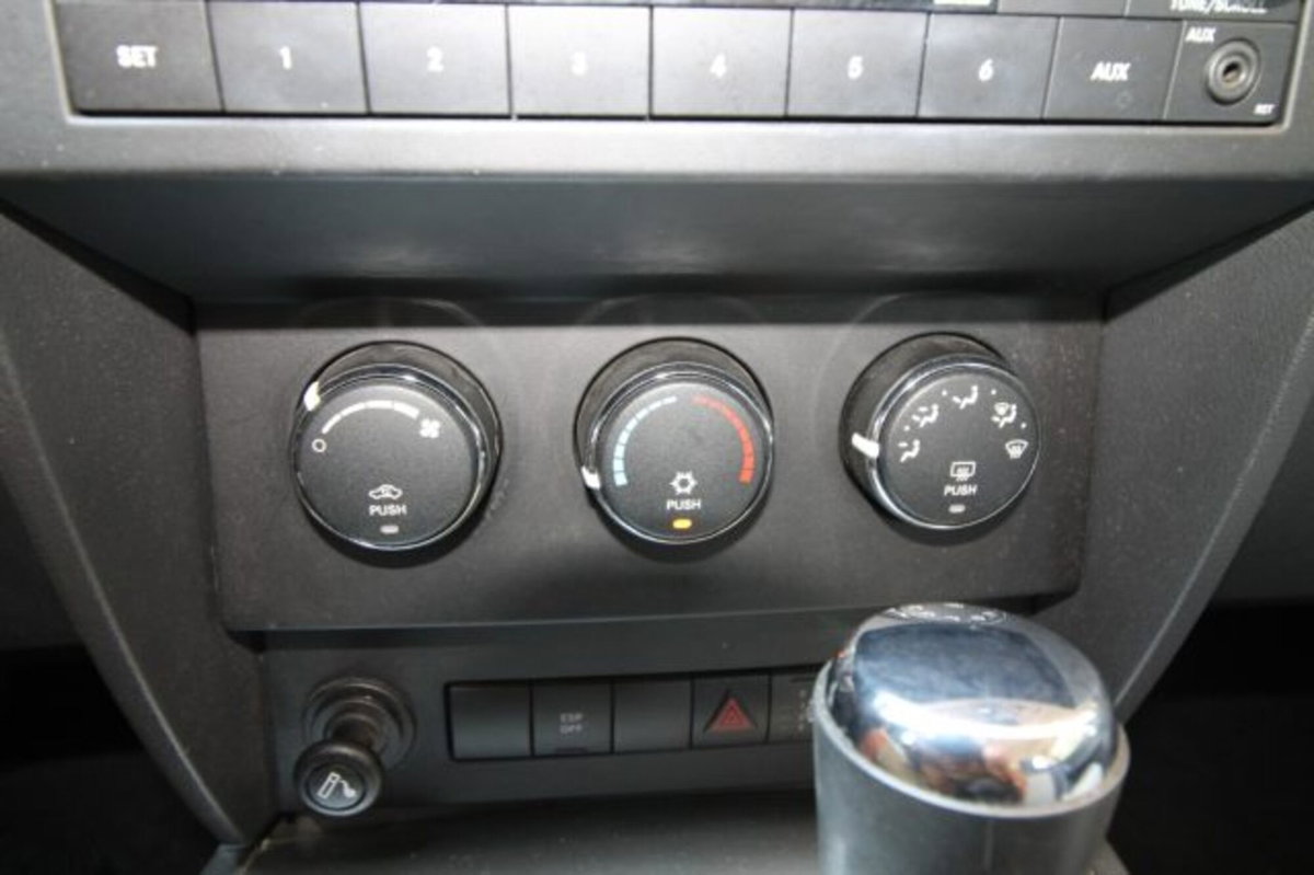 Dodge Nitro 2.8 CRD DPF SXT 4WD (18)