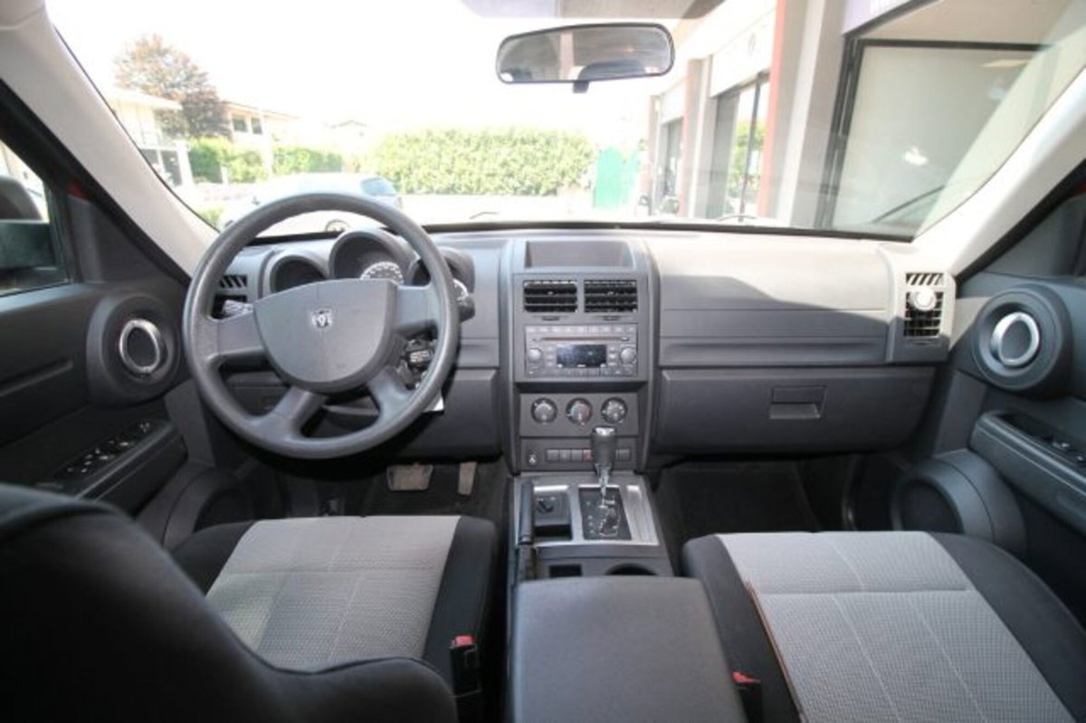 Dodge Nitro 2.8 CRD DPF SXT 4WD (6)