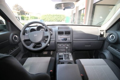 Dodge Nitro 2.8 CRD DPF SXT 4WD (6)