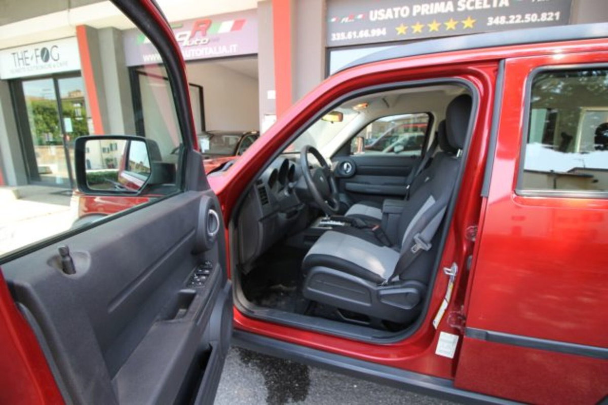 Dodge Nitro 2.8 CRD DPF SXT 4WD (7)