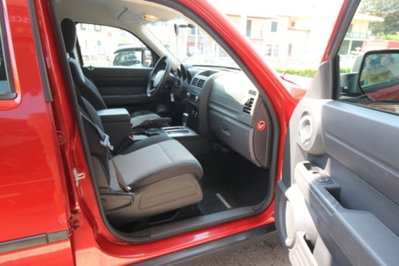 Dodge Nitro 2.8 CRD DPF SXT 4WD (8)