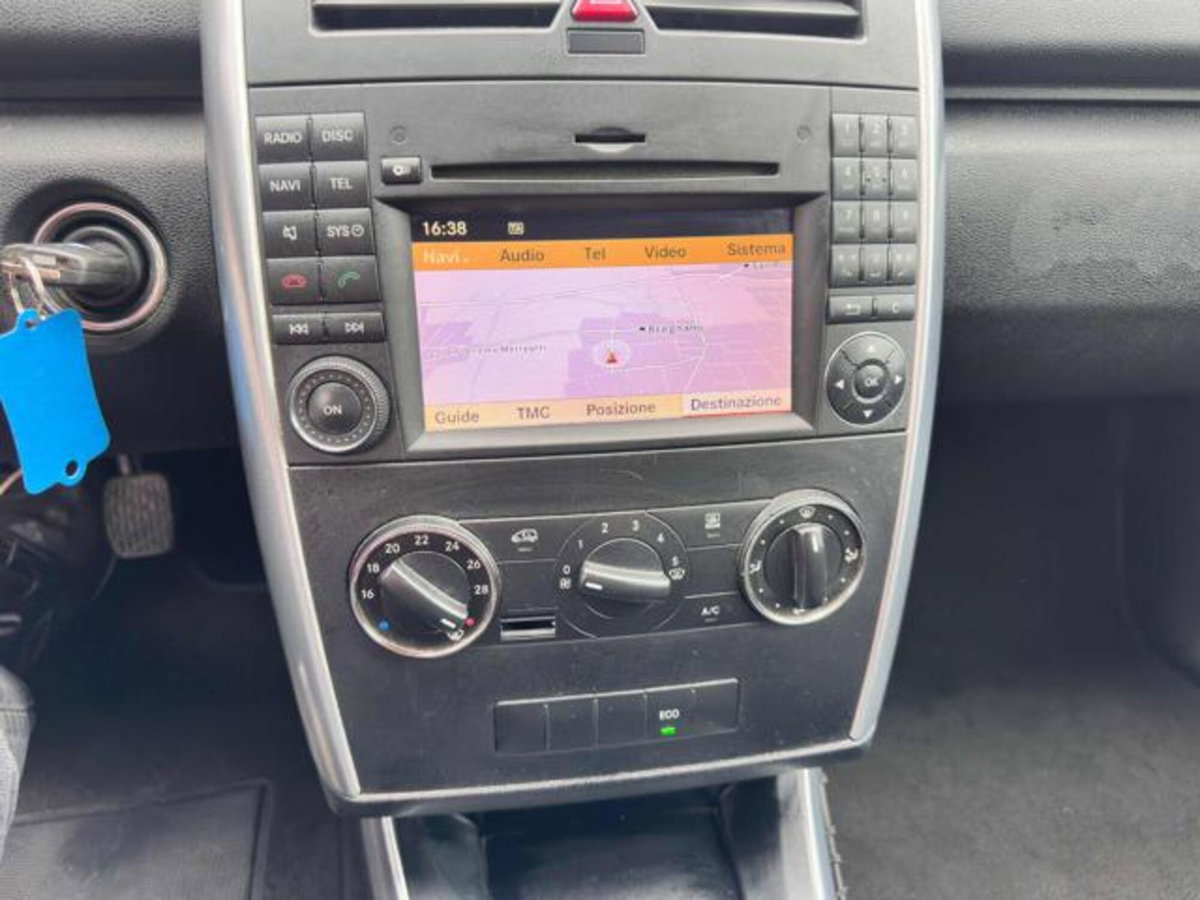 Mercedes-Benz Classe A 160 BlueEFFICIENCY Special Edition Sport (13)