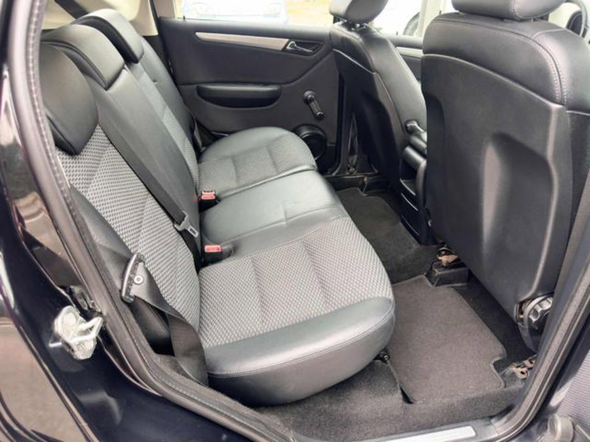 Mercedes-Benz Classe A 160 BlueEFFICIENCY Special Edition Sport (14)