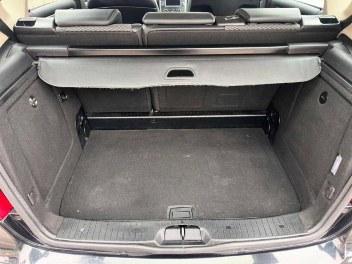 Mercedes-Benz Classe A 160 BlueEFFICIENCY Special Edition Sport (16)