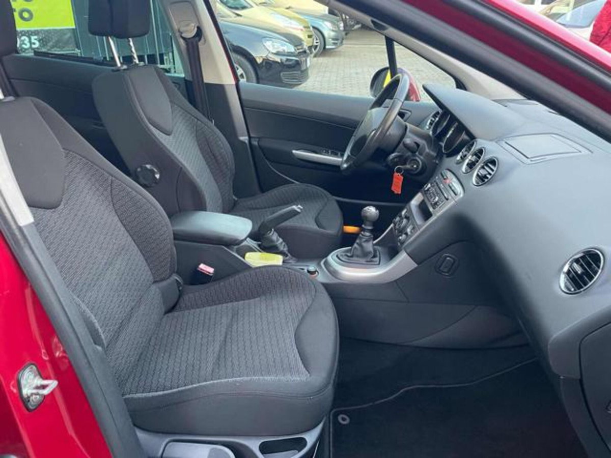 Peugeot 308 SW 1.6 THP 150CV Ciel Féline (11)