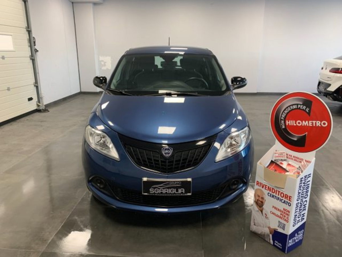 Lancia Ypsilon 1.0 FireFly 5 porte S&S Hybrid Ecochic Gold (2)