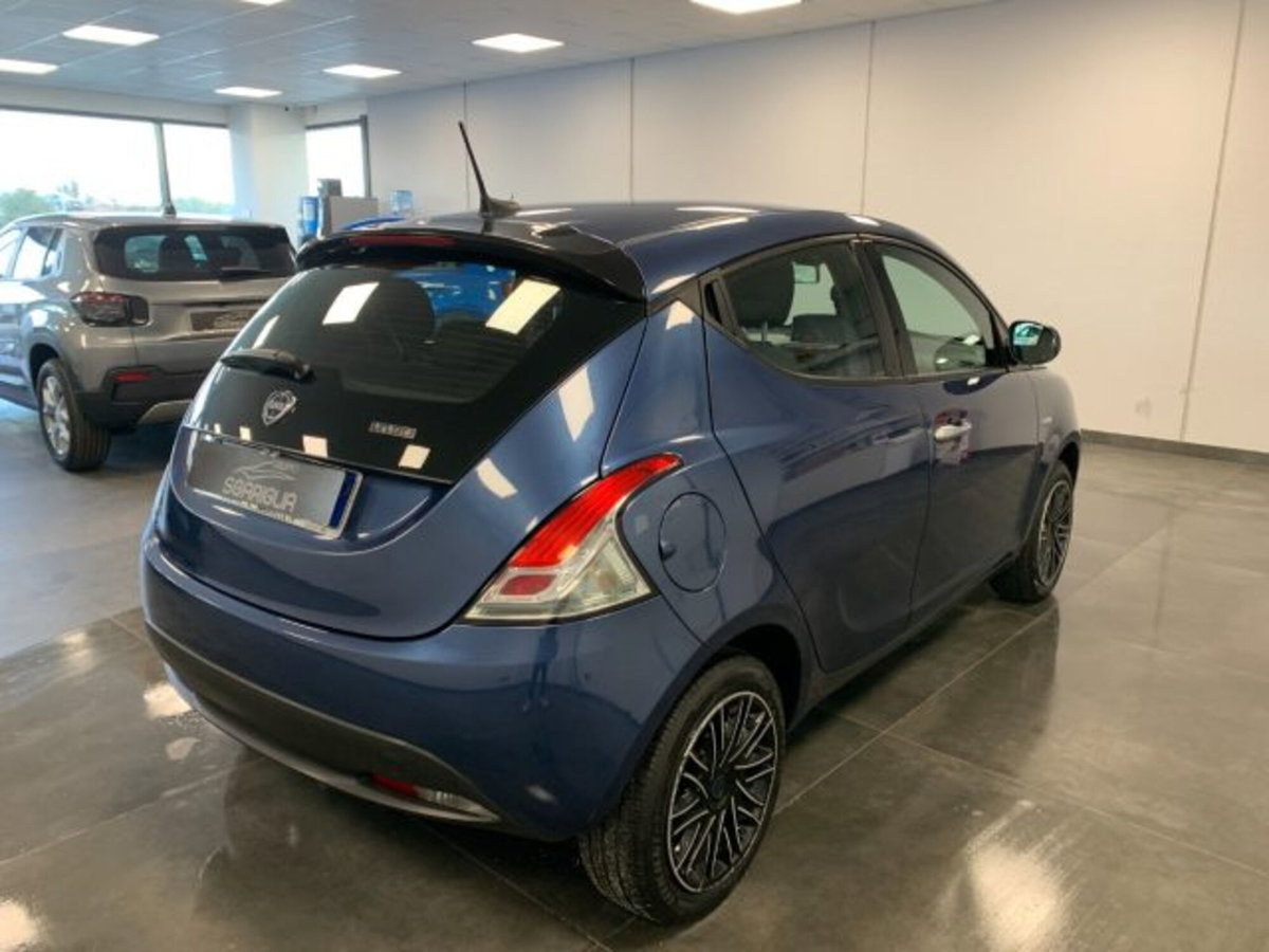 Lancia Ypsilon 1.0 FireFly 5 porte S&S Hybrid Ecochic Gold (6)