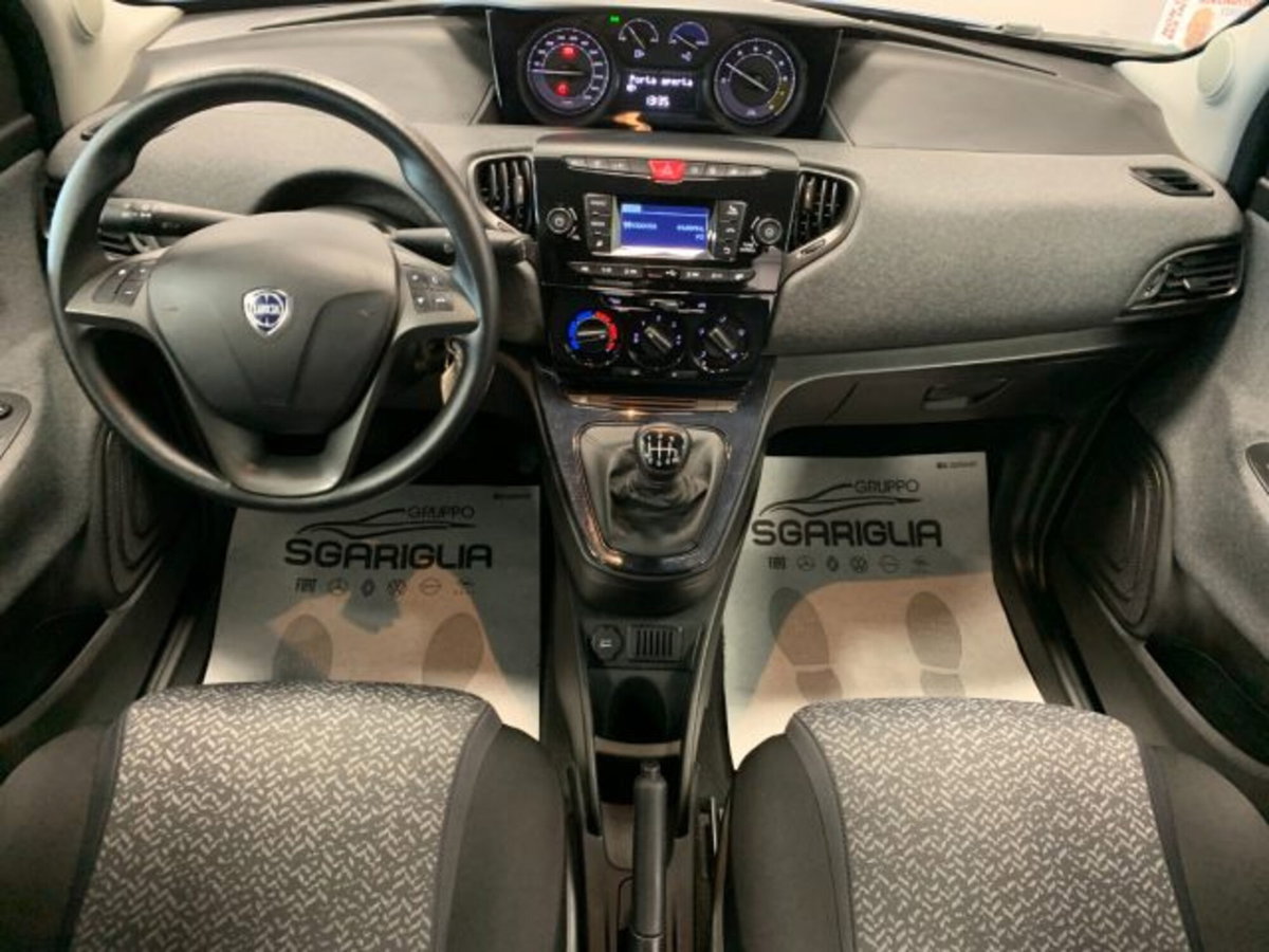 Lancia Ypsilon 1.0 FireFly 5 porte S&S Hybrid Ecochic Gold (7)